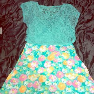 Pretty flowy dress with lace overlay